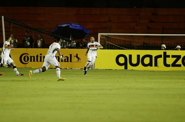 Na Ilha do Retiro com apenas 4.781 torcedores, Rithely abriu o placar no primeiro tempo, aproveitando assistncia de Diego Souza. Na segunda etapa, o Joinville empatou a partida com Bruno Batata, aps erro da defesa rubro-negra, mas Juninho marcou o segundo do Sport.