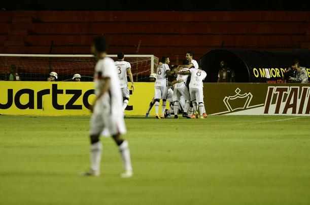 Na Ilha do Retiro com apenas 4.781 torcedores, Rithely abriu o placar no primeiro tempo, aproveitando assistncia de Diego Souza. Na segunda etapa, o Joinville empatou a partida com Bruno Batata, aps erro da defesa rubro-negra, mas Juninho marcou o segundo do Sport.