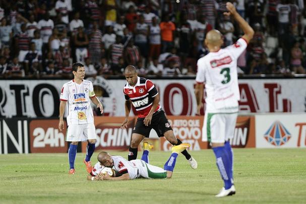 Em confronto de ida pelas semifinais do Pernambucano, o Santa Cruz venceu o Salgueiro por 1 a 0 no Arruda com gol de Anderson Salles. 
