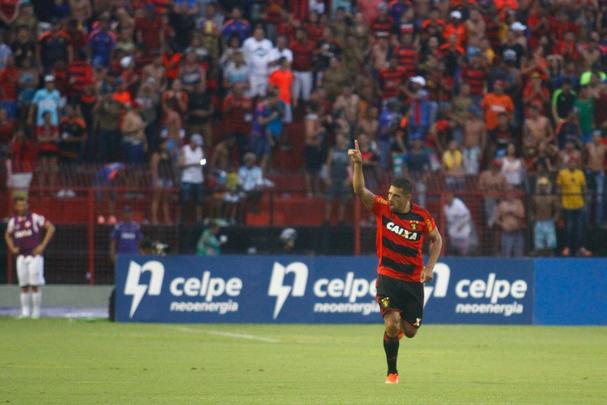 Rubro-negros e alvirrubros deixam deciso da semi em aberto aps vantagem magra do Leo, na Ilha