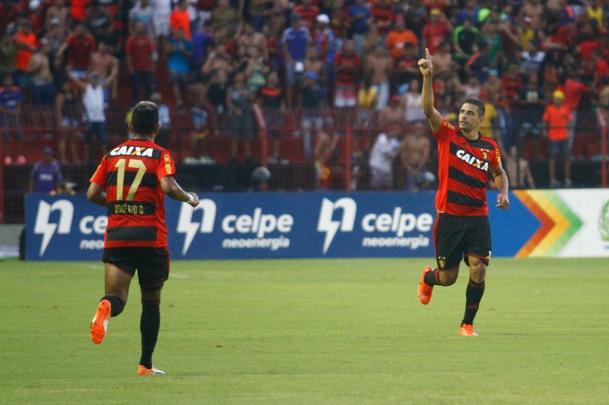 Rubro-negros e alvirrubros deixam deciso da semi em aberto aps vantagem magra do Leo, na Ilha