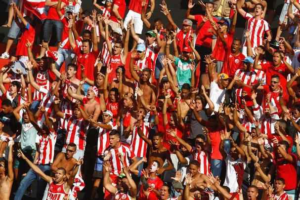 Rubro-negros e alvirrubros deixam deciso da semifinal para a Arena de Pernambuco aps placar mnimo