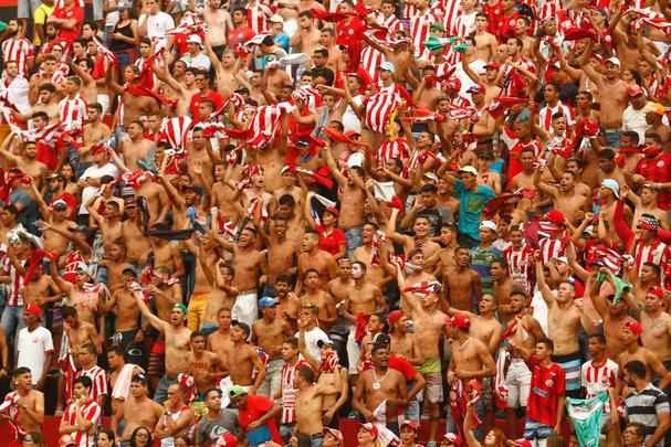 Rubro-negros e alvirrubros deixam deciso da semifinal para a Arena de Pernambuco aps placar mnimo