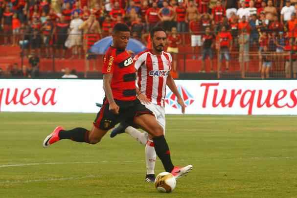 Rubro-negros e alvirrubros deixam deciso da semifinal para a Arena de Pernambuco aps placar mnimo