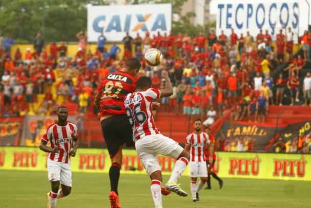 Rubro-negros e alvirrubros deixam deciso da semifinal para a Arena de Pernambuco aps placar mnimo