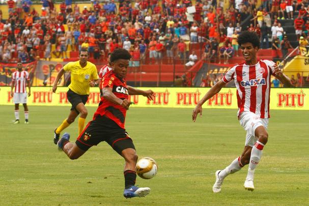 Rubro-negros e alvirrubros deixam deciso da semifinal para a Arena de Pernambuco aps placar mnimo