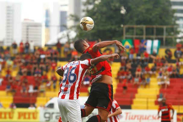 Rubro-negros e alvirrubros deixam deciso da semifinal para a Arena de Pernambuco aps placar mnimo