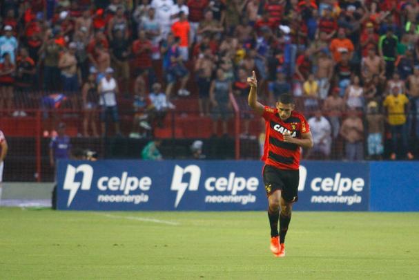 Rubro-negros e alvirrubros deixam deciso da semifinal para a Arena de Pernambuco aps placar mnimo