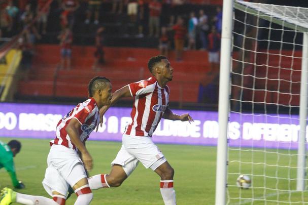 Rubro-negros e alvirrubros deixam deciso da semifinal para a Arena de Pernambuco aps placar mnimo