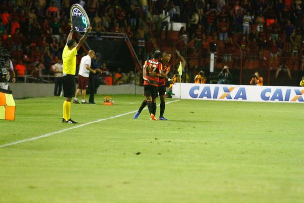 Rubro-negros e alvirrubros deixam deciso da semifinal para a Arena de Pernambuco aps placar mnimo