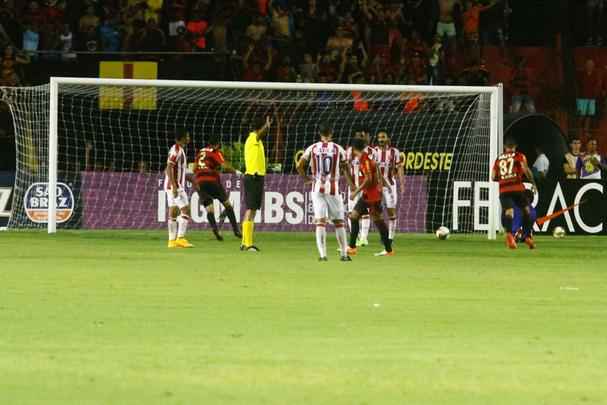 Rubro-negros e alvirrubros deixam deciso da semifinal para a Arena de Pernambuco aps placar mnimo