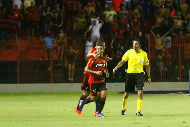 Rubro-negros e alvirrubros deixam deciso da semifinal para a Arena de Pernambuco aps placar mnimo