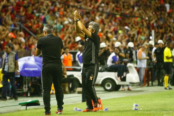 Rubro-negros e alvirrubros deixam deciso da semifinal para a Arena de Pernambuco aps placar mnimo