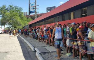 Bilheterias da Ilha do Retiro foram abertas s 14h desta quarta-feira e estiveram com longas filas durante toda o horrio de funcionamento