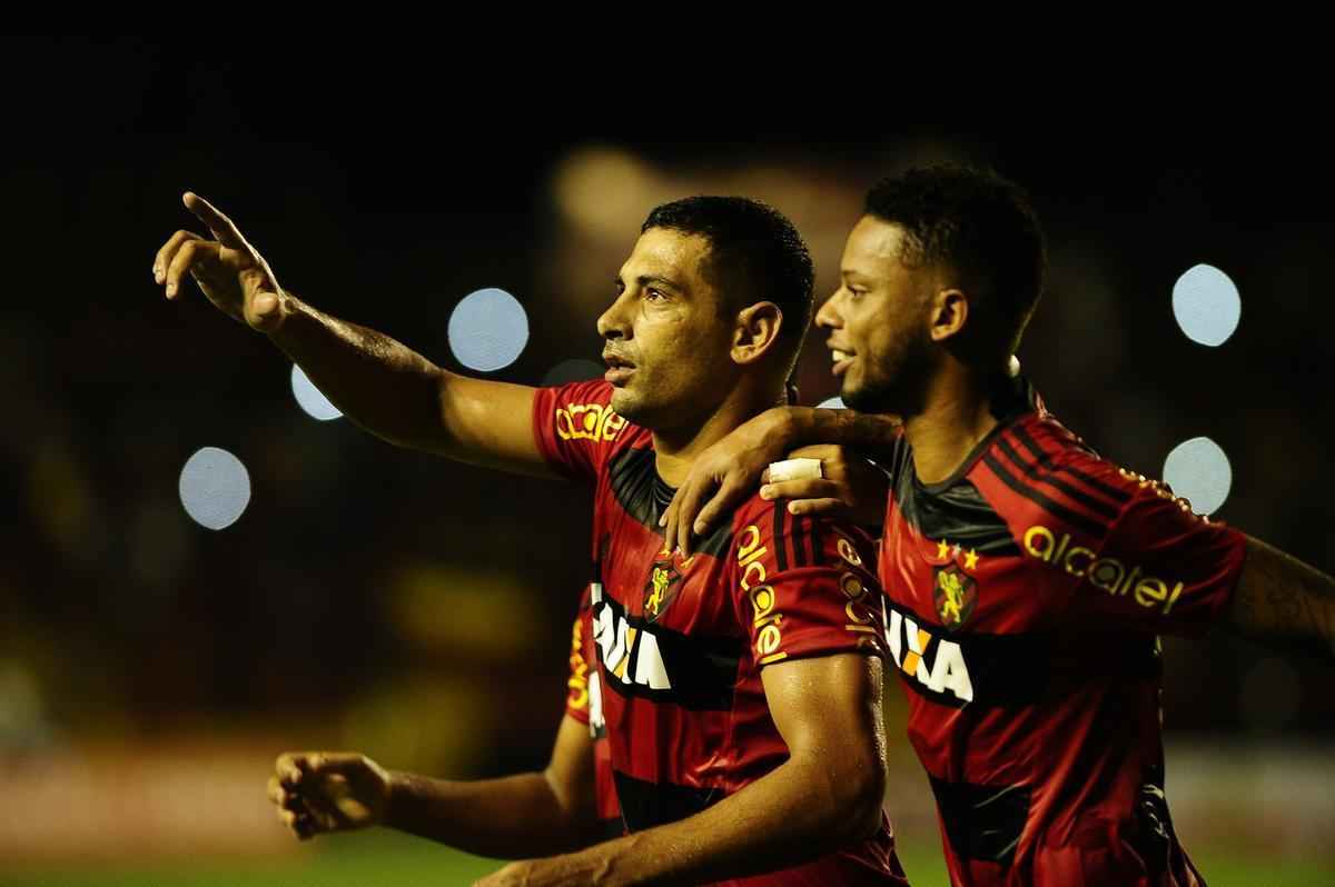 Com gols de Diego Souza pelo Leo e Lo Costa e Pitbull pelo Tricolor, o Rubro-negro foi derrotado na Ilha do Retiro por 2 a 1. Com o resultado, o Santa Cruz leva a vantagem do empate para o Arruda pela semifinal da Copa do Nordeste.