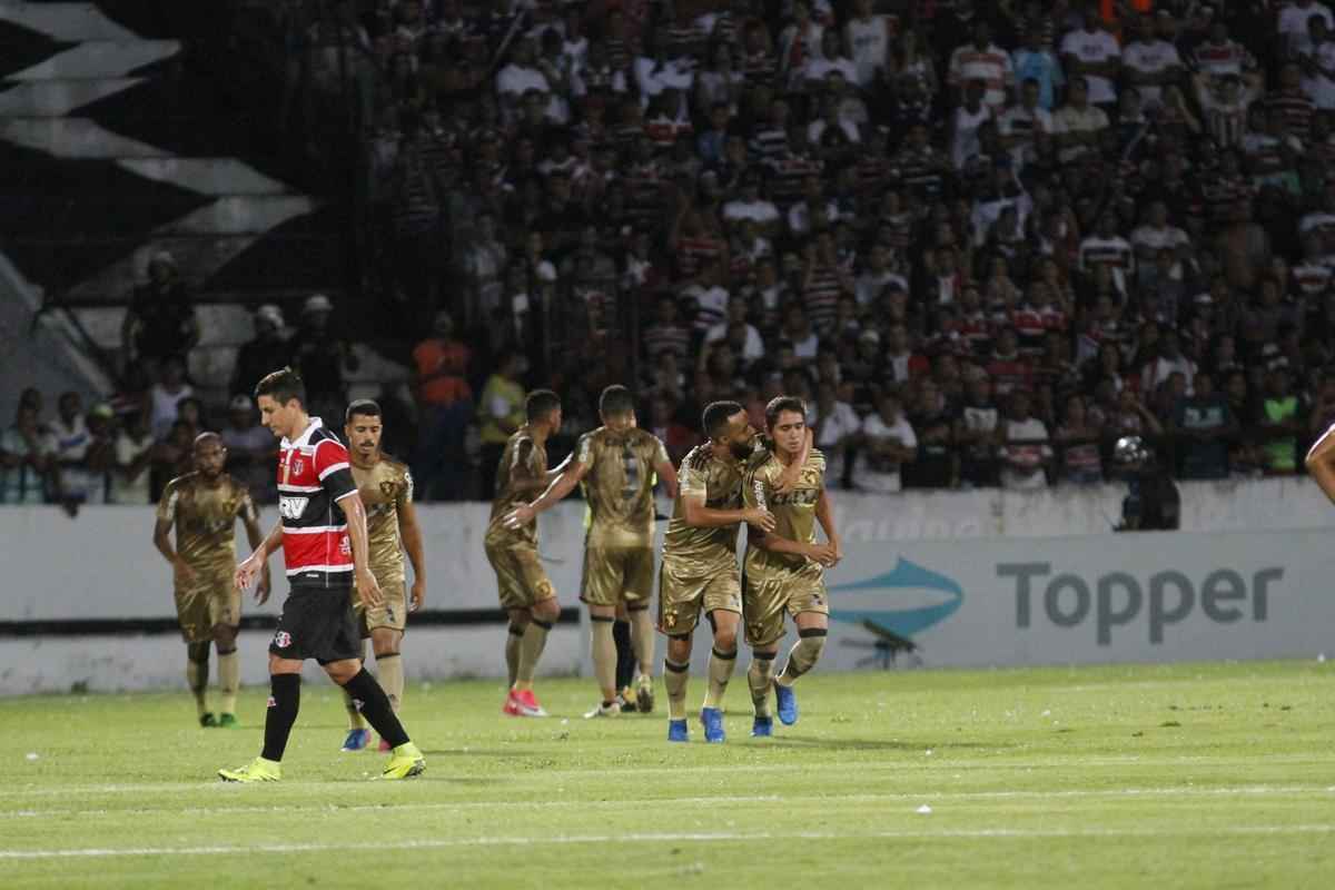 Duelo entre Santa Cruz e Sport vale uma vaga na final da Copa do Nordeste 2017
