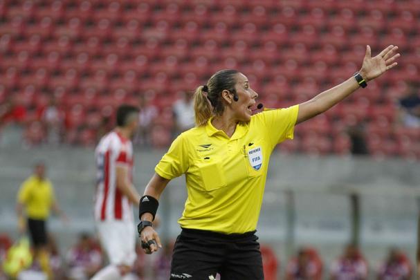 No primeiro tempo, Timbu comeou disputa se lanando ao ataque e, logo no primeiro minuto, conseguiu uma bola na trave, com Maylson. Tricolor despertou na partida, conseguiu melhorar a posse de bola e foi premiado com um belo gol de Andr Luis, arrematando de fora da rea, no ngulo de Tiago Cardoso.