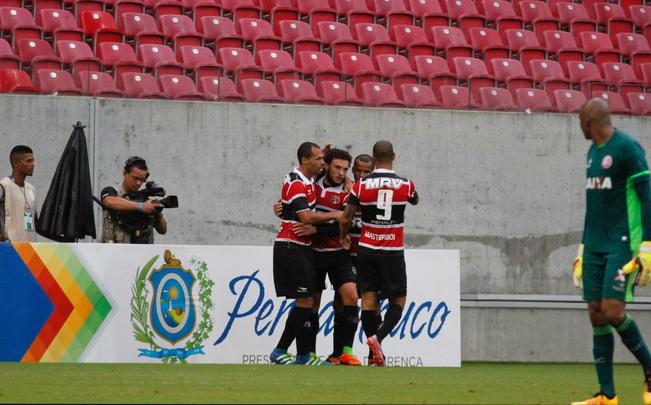 No primeiro tempo, Timbu comeou disputa se lanando ao ataque e, logo no primeiro minuto, conseguiu uma bola na trave, com Maylson. Tricolor despertou na partida, conseguiu melhorar a posse de bola e foi premiado com um belo gol de Andr Luis, arrematando de fora da rea, no ngulo de Tiago Cardoso.