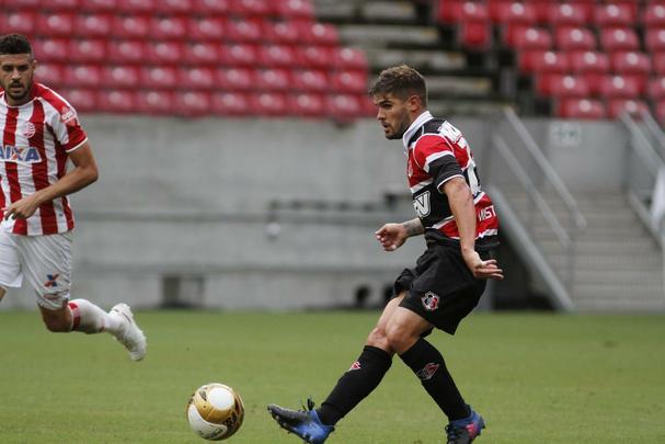 No primeiro tempo, Timbu comeou disputa se lanando ao ataque e, logo no primeiro minuto, conseguiu uma bola na trave, com Maylson. Tricolor despertou na partida, conseguiu melhorar a posse de bola e foi premiado com um belo gol de Andr Luis, arrematando de fora da rea, no ngulo de Tiago Cardoso.