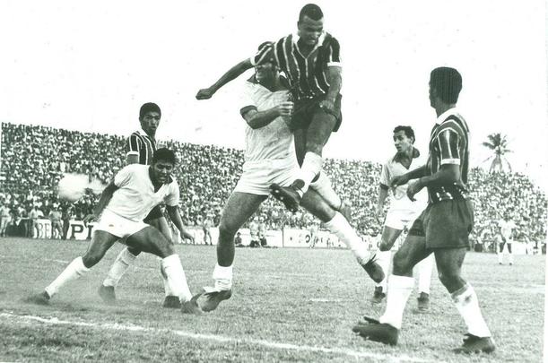 1970 - Santa Cruz e Náutico demoraram uma década para se reencontrar em decisões do Pernambucano. No início da sequência para o Pentacampeonato, após empate sem gols nos Aflitos, o Tricolor venceu os outros dois jogos da decisão no Arruda, por 2 a 1 e 2 a 0. Cuica e Ramon marcaram os gols decisivos no primeiro título sobre o Timbu conquistado no José do Rego Maciel.