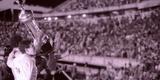 1993 - Nutico e Santa Cruz voltaram a decidir um Estadual no Arruda no incio da dcada. Aps vencer primeira partida por 1 a 0, um simples empate daria ttulo ao Timbu. A partida da volta traava o roteiro para mais uma conquista alvirrubra, at os 39 minutos do segundo tempo. Mesmo perdendo por 1 a 0 e com Washington, principal artilheiro coral, expulso, o Santa Cruz cresceu no jogo. Empatou com Fernando e, aos 44, Clio acertou um chute de fora da rea para virar o placar. Parte da torcida j havia deixado o estdio e retornou para ver o time levantar a taa, aps empate sem gols na prorrogao.