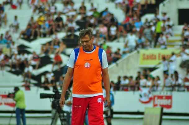 Waldemar renovou o contrato com o clube para permanecer para o ano seguinte. No entanto, a campanha irregular do Nutico no Pernambucano de 2012 ocasionou na demisso do tcnico, aps uma derrota para o Serra Talhada.