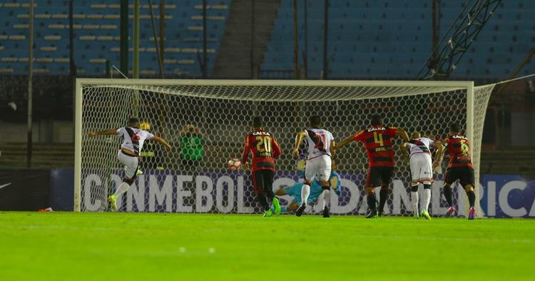 Aps vencer em casa por 3 a 0, Leo foi at o Uruguai para garantir classificao para a prxima fase, mas encontrou pela frente muita dificuldade. Aps perder pelo mesmo placar no tempo normal, Rubro-negro buscou a classificao nas penalidades, com duas defesas de Magro.