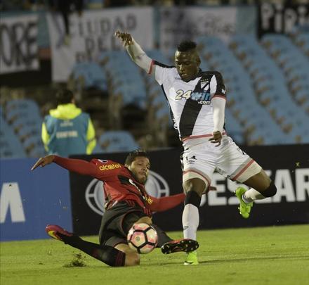 Aps vencer em casa por 3 a 0, Leo foi at o Uruguai para garantir classificao para a prxima fase, mas encontrou pela frente muita dificuldade. Aps perder pelo mesmo placar no tempo normal, Rubro-negro buscou a classificao nas penalidades, com duas defesas de Magro.