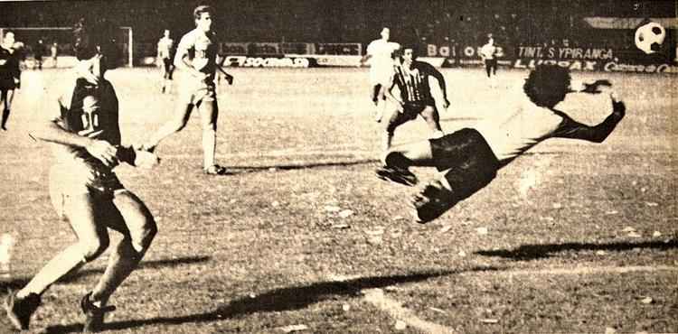 1984 - Uma década após, o Náutico voltou a superar o Tricolor no Arruda. Por ter vencido dois turnos, a vantagem do empate era do Timbu. O placar final ficou no zero o título, foi para a sede da Rosa & Silva.