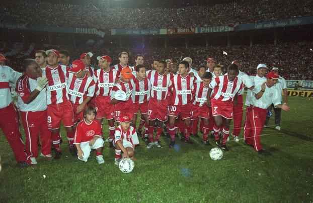2001 - Onze anos passaram até que o Náutico pudesse encerrar o jejum de títulos. Mais uma vez com a exclusividade do hexacampeonato ameaçada, o Timbu precisou se impor na competição. Assim como na última conquista, a taça foi erguida no Arruda, sobre o Santa Cruz, na vitória por 2 a 0. Com gols de Kuki e Thiago Tubarão e sob comando de Muricy Ramalho, alvirrubros festejaram o 19° título.