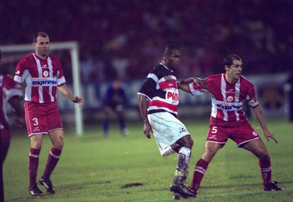 2002 - Com a manutenção de boa parte do elenco e do técnico Muricy, o Bicampeonato alvirrubro veio quase como uma repetição: mais uma vez, no Arruda. A larga vantagem de três gols construída nos Aflitos, na primeira partida, deu tranquilidade ao Timbu no duelo da volta. A derrota por 2 a 1 não diminuiu a festa em vermelho e branco.