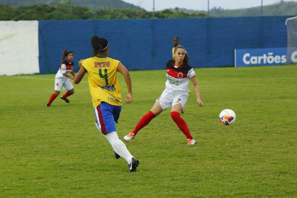 No confronto de despedida da atacante Las Rodrigues, de sada do Flamengo para o Vitria, as meninas de Arcoverde perderam por 5 a 0 para as Tabocas