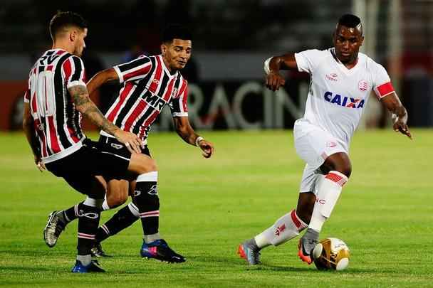 Em jogo com poucos torcedores no Arruda, equipes duelam pela vaga no pré-Nordestão da próxima temporada, diminuindo o prejuízo no orçamento de 2018.