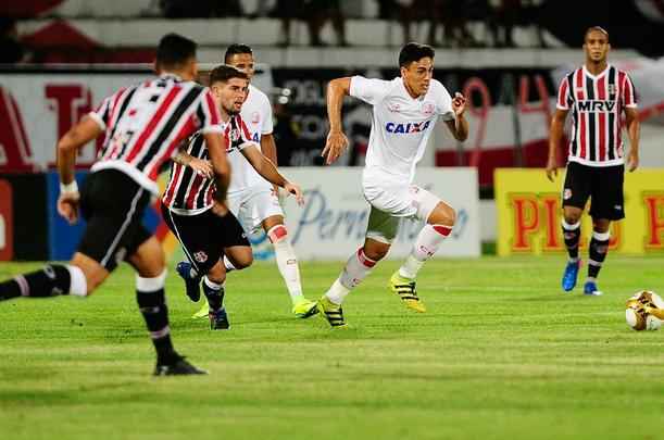 Em jogo com poucos torcedores no Arruda, equipes duelam pela vaga no pré-Nordestão da próxima temporada, diminuindo o prejuízo no orçamento de 2018.