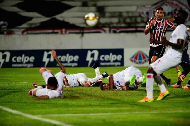 Em jogo com poucos torcedores no Arruda, equipes duelam pela vaga no pré-Nordestão da próxima temporada, diminuindo o prejuízo no orçamento de 2018.