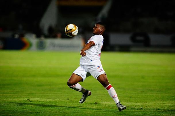 Em jogo com poucos torcedores no Arruda, equipes duelam pela vaga no pré-Nordestão da próxima temporada, diminuindo o prejuízo no orçamento de 2018.