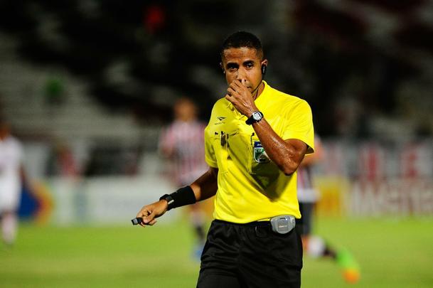 Em jogo com poucos torcedores no Arruda, equipes duelam pela vaga no pré-Nordestão da próxima temporada, diminuindo o prejuízo no orçamento de 2018.