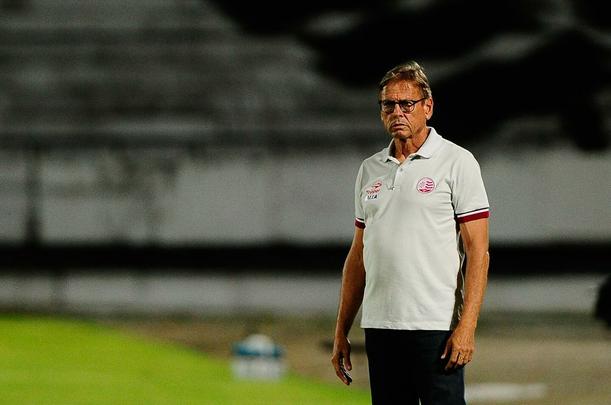 Em jogo com poucos torcedores no Arruda, equipes duelam pela vaga no pré-Nordestão da próxima temporada, diminuindo o prejuízo no orçamento de 2018.