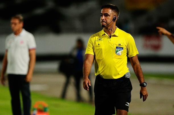 Em jogo com poucos torcedores no Arruda, equipes duelam pela vaga no pré-Nordestão da próxima temporada, diminuindo o prejuízo no orçamento de 2018.