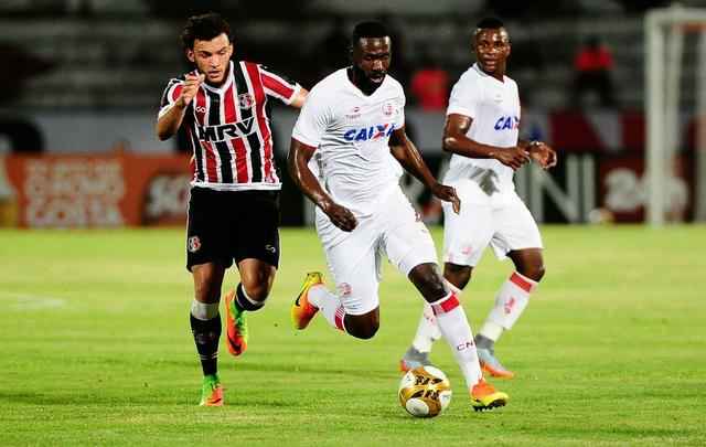 Em jogo com poucos torcedores no Arruda, equipes duelam pela vaga no pré-Nordestão da próxima temporada, diminuindo o prejuízo no orçamento de 2018.