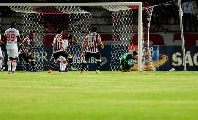 Em jogo com poucos torcedores no Arruda, equipes duelam pela vaga no pré-Nordestão da próxima temporada, diminuindo o prejuízo no orçamento de 2018.