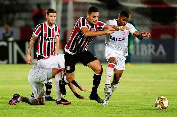 Em jogo com poucos torcedores no Arruda, equipes duelam pela vaga no pré-Nordestão da próxima temporada, diminuindo o prejuízo no orçamento de 2018.