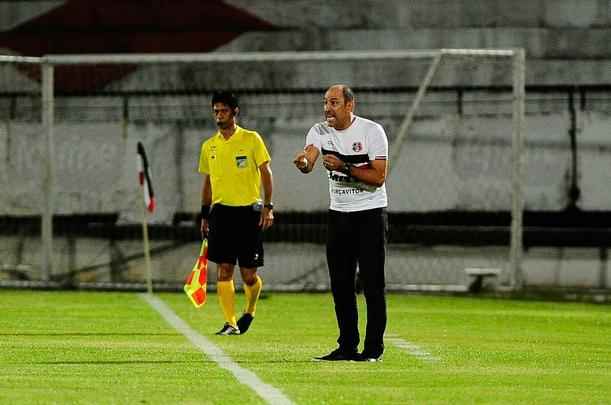 Em jogo com poucos torcedores no Arruda, equipes duelam pela vaga no pré-Nordestão da próxima temporada, diminuindo o prejuízo no orçamento de 2018.