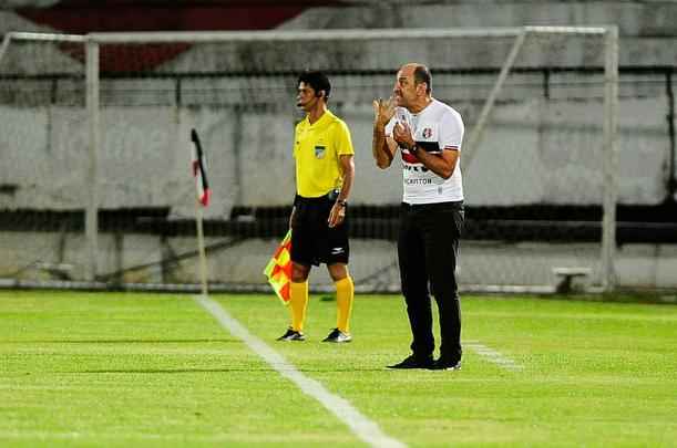 Em jogo com poucos torcedores no Arruda, equipes duelam pela vaga no pré-Nordestão da próxima temporada, diminuindo o prejuízo no orçamento de 2018.