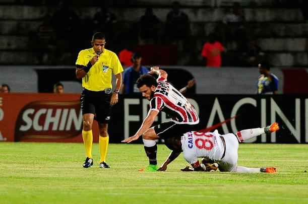 Em jogo com poucos torcedores no Arruda, equipes duelam pela vaga no pré-Nordestão da próxima temporada, diminuindo o prejuízo no orçamento de 2018.