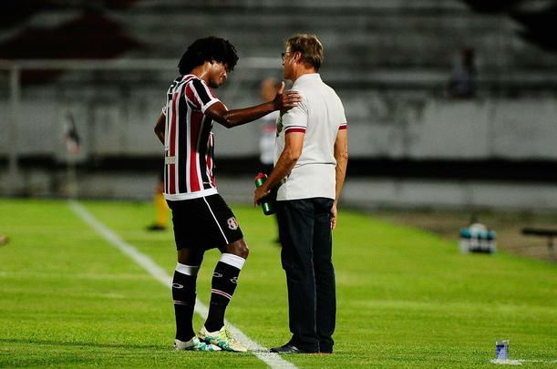 Em jogo com poucos torcedores no Arruda, equipes duelam pela vaga no pré-Nordestão da próxima temporada, diminuindo o prejuízo no orçamento de 2018.