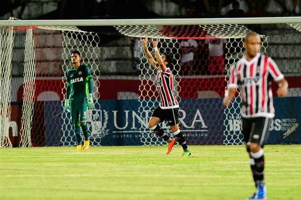 Em jogo com poucos torcedores no Arruda, equipes duelam pela vaga no pré-Nordestão da próxima temporada, diminuindo o prejuízo no orçamento de 2018.