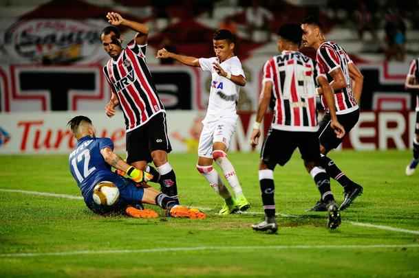 Em jogo com poucos torcedores no Arruda, equipes duelam pela vaga no pré-Nordestão da próxima temporada, diminuindo o prejuízo no orçamento de 2018.