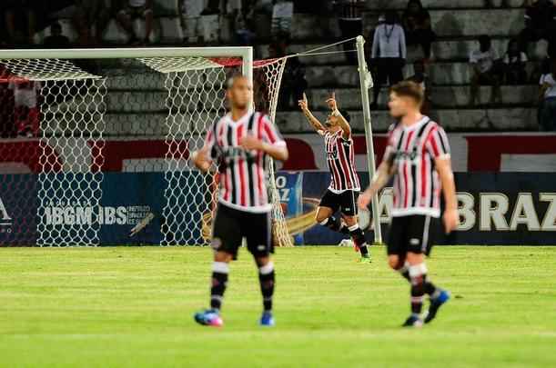 Em jogo com poucos torcedores no Arruda, equipes duelam pela vaga no pré-Nordestão da próxima temporada, diminuindo o prejuízo no orçamento de 2018.