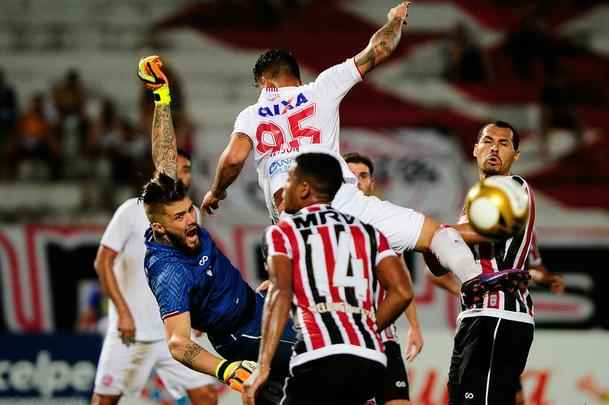 Em jogo com poucos torcedores no Arruda, equipes duelam pela vaga no pré-Nordestão da próxima temporada, diminuindo o prejuízo no orçamento de 2018.